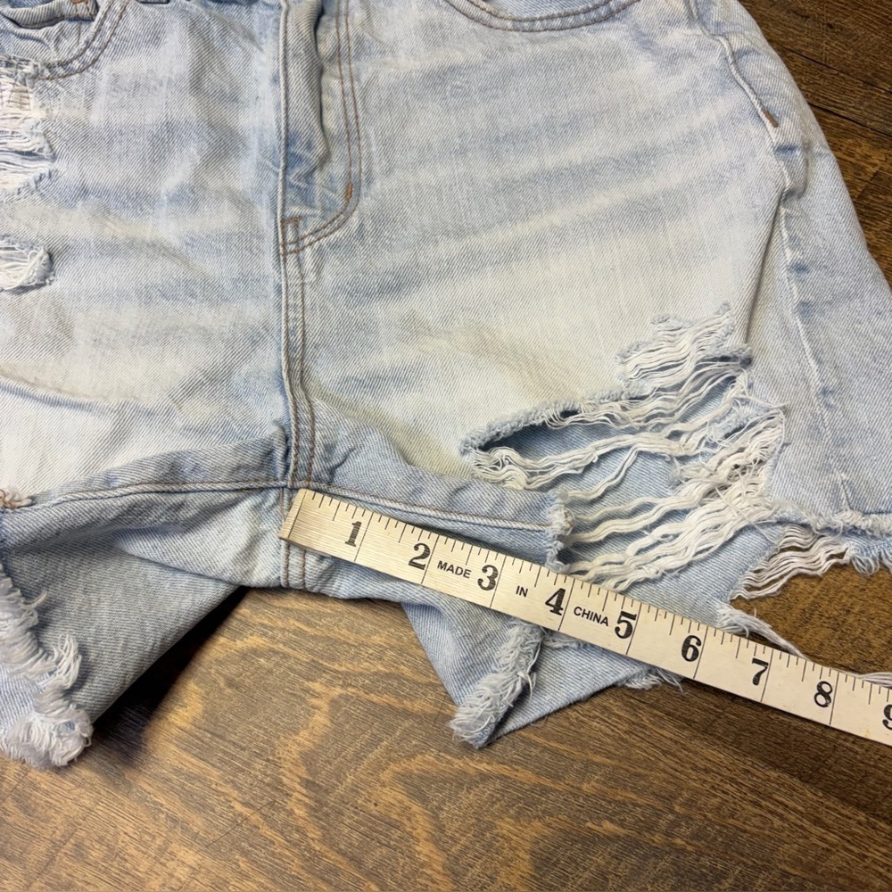 American Eagle Baggy Mom Shorts Womens 4 Blue High Rise Light Wash Denim Cutoff - Picture 4 of 8